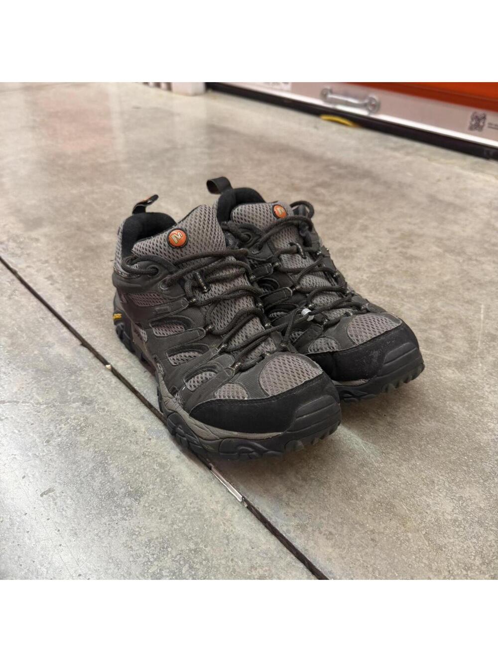merrell moab gray and brown hiking shoes size 9.5 MENS
